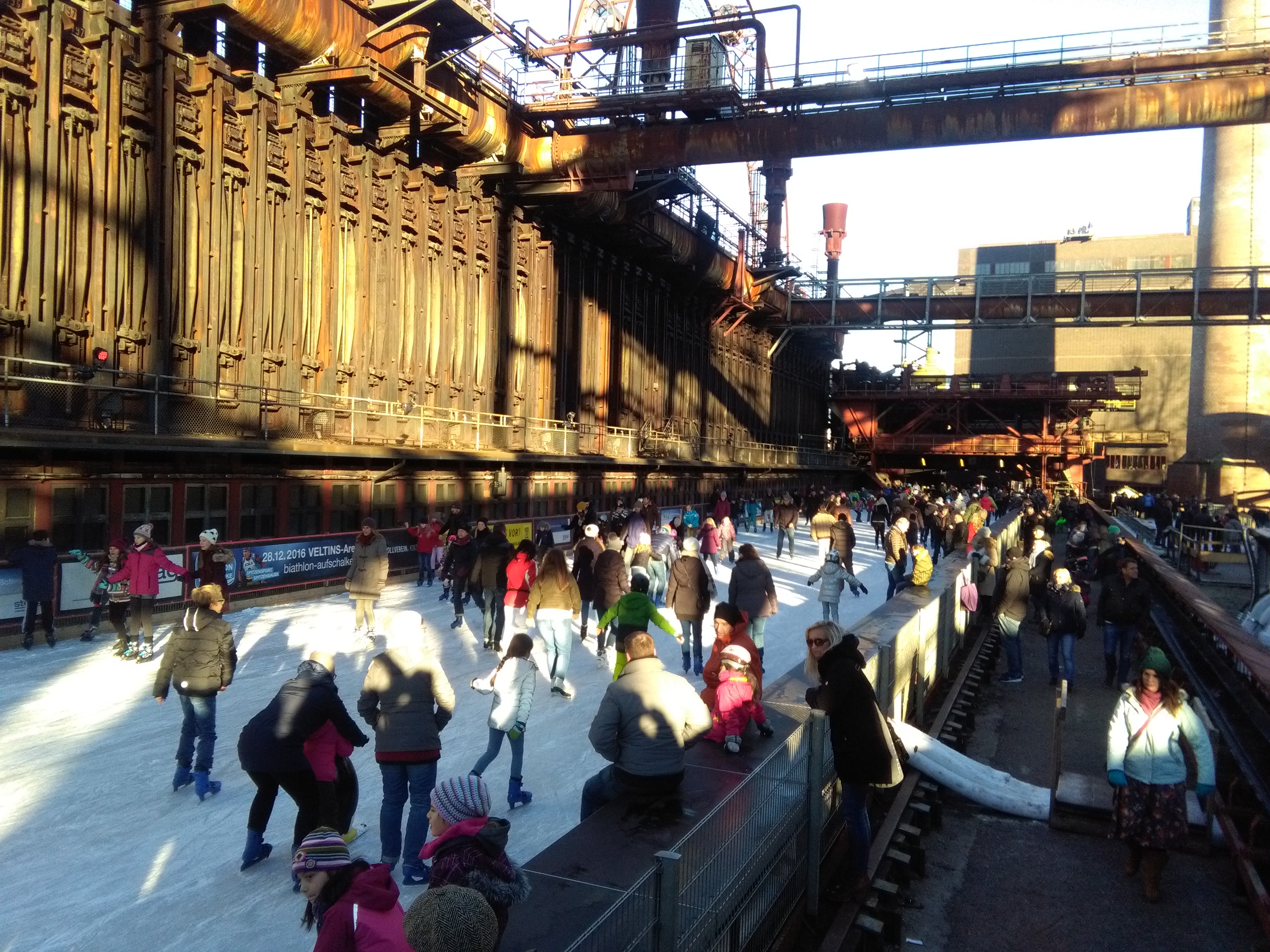 Zollverein (Essen) pista de patinaje anexa a las antiguas barerias de cock (1)